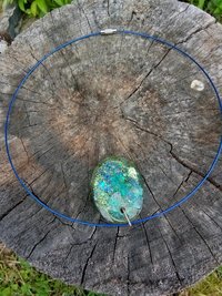Resin green sparkly oval pendant 