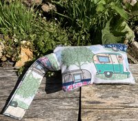 Handmade by Lucky Burrito Vintage campers motif Handmade zippered wristlet bags (clutch) Large