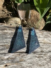 Holographic geometric resin earrings (greenbased)