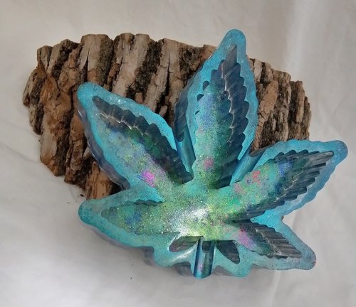 Resin Cannabis Leaf  Ashtray 