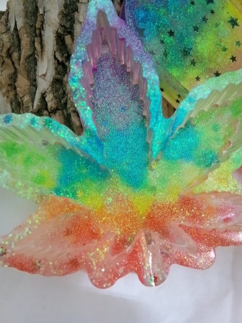 Rainbow Spectrum  Resin Cannabis Leaf ashtray & Rolling/Trinket Tray combo