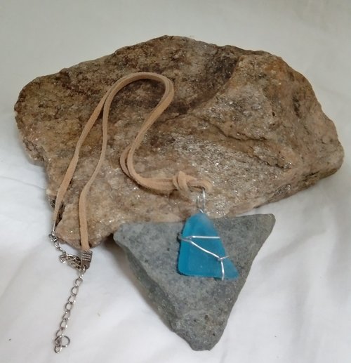 River Glass Necklace Baby Blue 