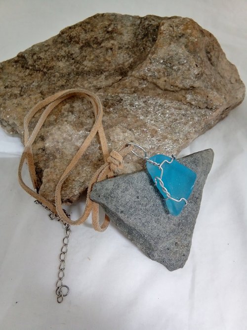 River Glass Necklace Baby Blue 