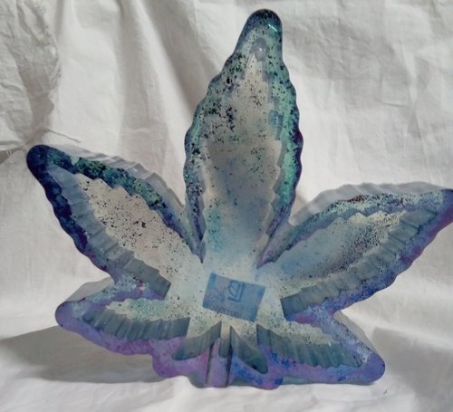 Resin Cannabis Leaf Ashtray 