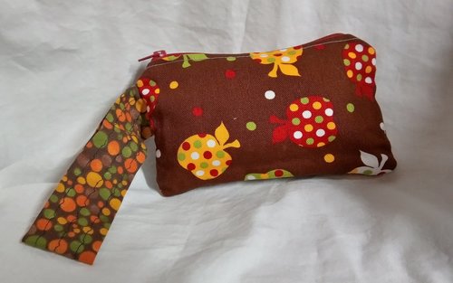 polka dot apples motif zippered wristlet bags (clutch) M