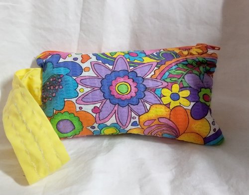 flower power motif zippered wristlet bags (clutch) M