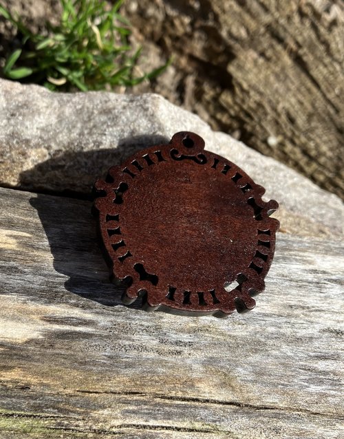 Wood/glass   set Julian Assange free  pendant 