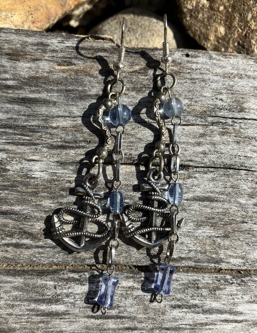 chain links and anchors motif fish hook earrings