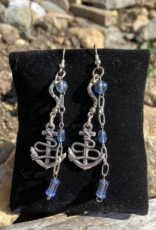 chain links and anchors motif fish hook earrings