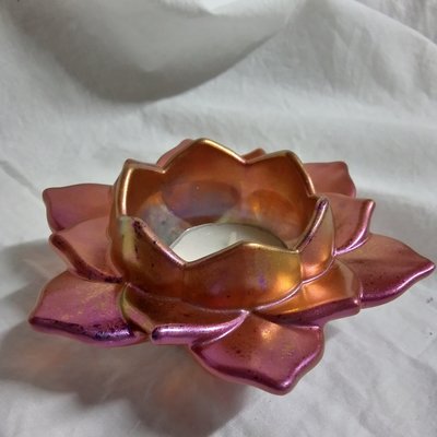 Resin Lotus Flower Tea Light/Candle Holder. 