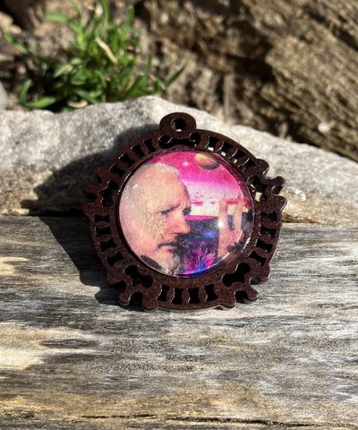 Wood/glass   set Julian Assange free  pendant 