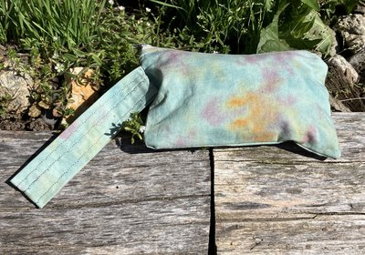 muted pastel tie dye motif zippered wristlet bags (clutch) M