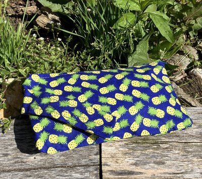 Pineapple motif zippered wristlet bags (clutch) M