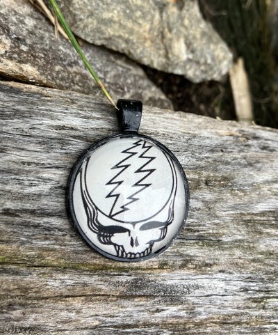 Grateful Dead Steal Your Face Glass and metal Pendant