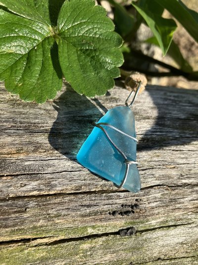 River Glass Necklace Baby Blue 