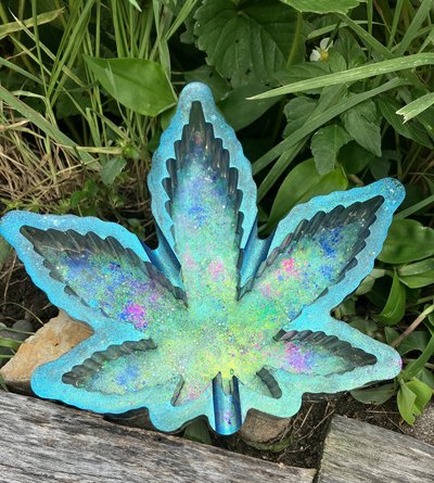 Resin Cannabis Leaf  Ashtray 